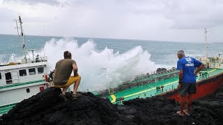 Un pétrolier battant pavillon mauricien séchoue sur les côtes réunionnaises [upl. by Anad61]