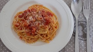 Pasta ricetta Spaghetti al sugo con pancetta e peperoncino per due [upl. by Asikal]