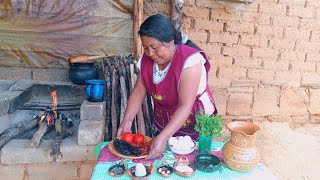 Vamos a Almorzar Al Rancho Huevos Enchilados y Frijoles de La Olla [upl. by Farleigh900]