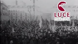 Dalla piazza di Cuneo lalta animatrice del Duce giunge al cuore del grande popolo italiano [upl. by Coffey]