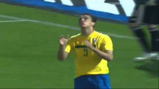 Amazing skill By Leandro Damiao  Brazil Vs Argentina WOW [upl. by Justinn]