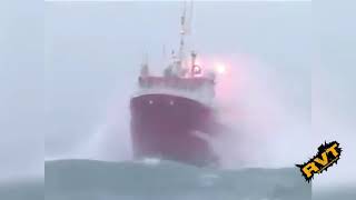 Tormenta en ALTA MAR  Barcos Increíbles  2017 [upl. by Landa]