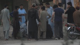 FAINTING IN PUBLIC SOCIAL EXPERIMENTPRANK  PESHAWAR PAKISTAN [upl. by Ansaev]