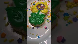 Mothers Day flower cookies made with royal icing shorts baking royalicing cookies [upl. by Thorfinn]