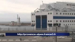 SNCM  des voyageurs en attente sur le port de Marseille pour partir en Algérie [upl. by Jehias]