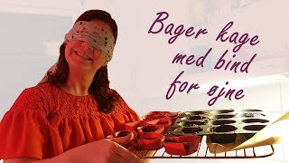 Bager kage med bind for øjne [upl. by Nhguahs]