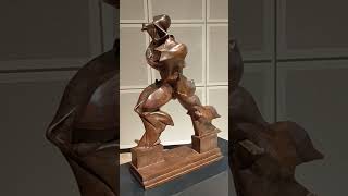 Umberto Boccioni ウンベルト・ボッチョーニ Forme uniche della continuità nello spazio 空間における連続性の唯一の形態 [upl. by Drewett81]