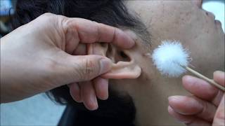 【床屋の耳掃除】理容院 プロ おばあちゃん 耳かき Japanese ear cleaning method [upl. by Lunette]