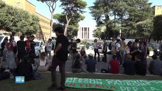 Roma manifestazione proPalestina degli studenti universitari de La Sapienza DIRETTA [upl. by Enyedy831]