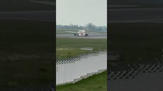 Volotea hard landing [upl. by Gillmore]