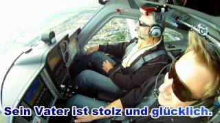 Dennis überrascht seinen Vater mit seiner Pilotenlizenz  httpswwwflugschulefollowmecom [upl. by Llenram349]