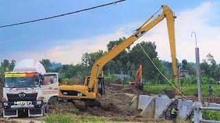 Long Reach Arm Excavators Working On River Normalization [upl. by Zwiebel853]