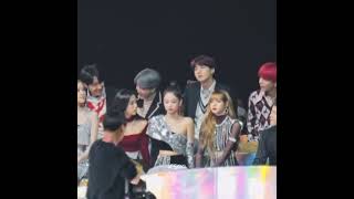 V reaction when Jisoo looked at him 😳🫠🥰 jisoo kimtaehyung taesoo vsoo [upl. by Akir]