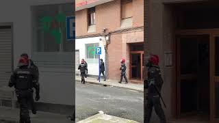 DESAHUCIO bilbao bilbaoespaña ultimahora ultimanoticia españa ley policia canaryrecordstv [upl. by Aikym128]