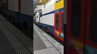 zwischen S16 und S3 Nach Zürich airport und Wetzikon ZH In Stadelhofen SBB [upl. by Akimrej]