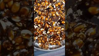 Moongfali gud se bani chikki gajakshortdesi foodrecipe [upl. by Aitnuahs963]