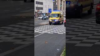 Ziekenwagen Ambuce Rescue Team met spoed in Brussel emergency ambulance brussels siren [upl. by Biddy]