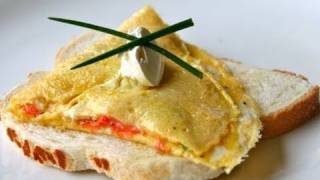 Omelet met zalm [upl. by Aneeram]