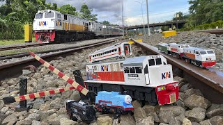 Kereta Api Kayu CC206 Cc201 Dan Cc203 Berkumpul Di Wesel  Review Mainan Kereta Api Kayu Indonesia [upl. by Fortier]