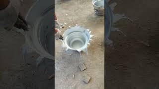 Chinese craftsmen use diecasting molds to make aluminum soup pots aluminum aluminumpotmold [upl. by Alehs]