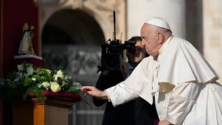 El Papa Francisco reza por Valencia que sufre ante la Virgen de los Desamparados [upl. by Ahsekel851]