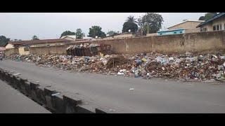 Congo Bzv Une école étouffée par une poubelle géante [upl. by Ellecram649]