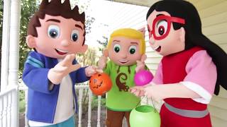 Ellie Plays Easy DIY Halloween Costume Game with PJ Masks Catboy Owlette and Paw Patrol Skye [upl. by Ojoj263]