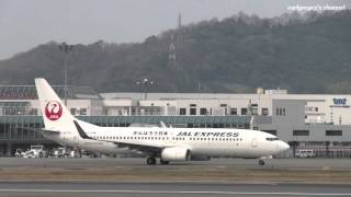 バウンド着陸！ 松山空港 JAL Express JEXJAL Boeing 737800 JA302J 2012324 [upl. by Arrekahs]