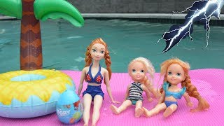 Anna and Elsa Toddlers Swimming Pool  Nature and Princesses  Barbie Dory Floaties Toys Dolls Hunt [upl. by Ninel]