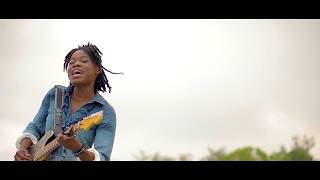 Femme a la Guitare  Je vivrai Official Video [upl. by Ativla617]