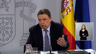 El Gobierno rebaja el 25 en el IRPF para ayudar a 800000 agricultores y ganaderos [upl. by Inesita751]