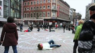 Flashmob Alle vier Sekunden stirbt ein Mensch an Hunger [upl. by Nicko656]