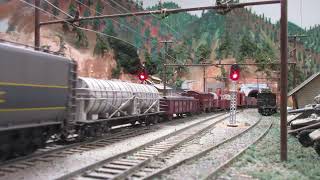 Great Northern Railway UP 2 tone grey 4 6 6 4 challenger freight at Tye [upl. by Jaclyn]