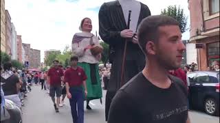 La bajada de cuadrillas da inicio a los cármenes las fiestas de Barakaldo [upl. by Coriss482]